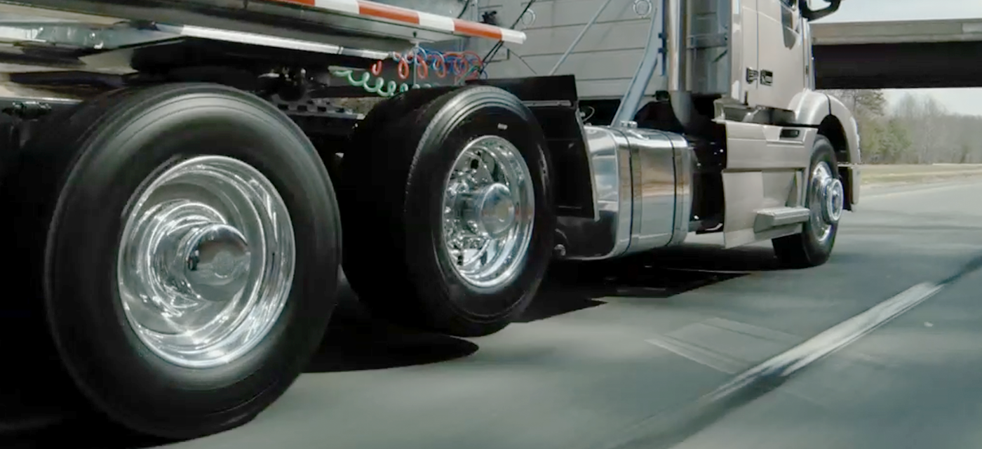 Truck with lifted axle