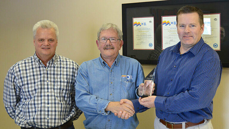 Jim Huls accepting SRI Award from two SRI representatives
